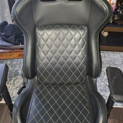 Chizzysit gaming chair black and green embroidered