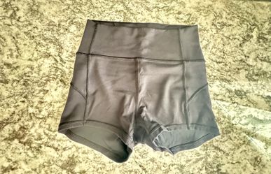 Lululemon High-Rise  Compression Shorts 