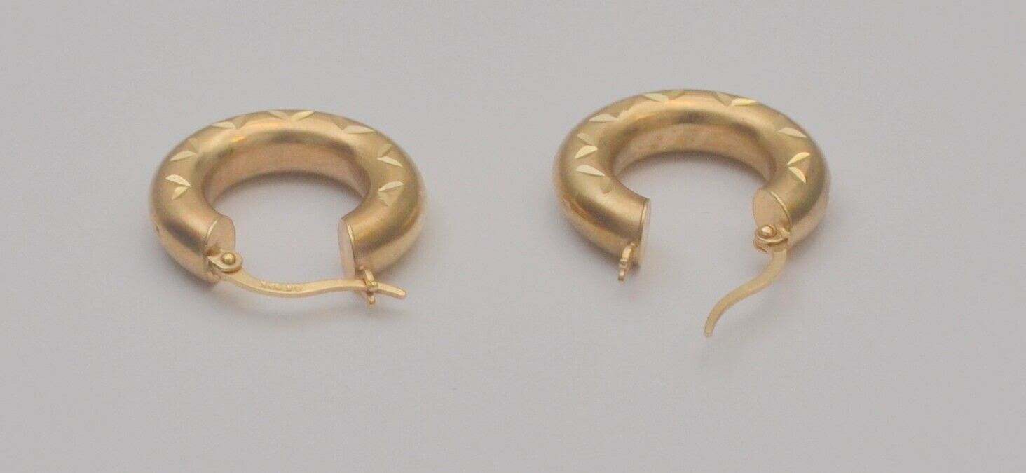 10K Yellow Gold Satin and Diamond Cut Tube Hoop Earrings 3.2 Grams 0.80 Inch