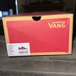 BRAND NEW SIZE 5 WOMEN VANS $35