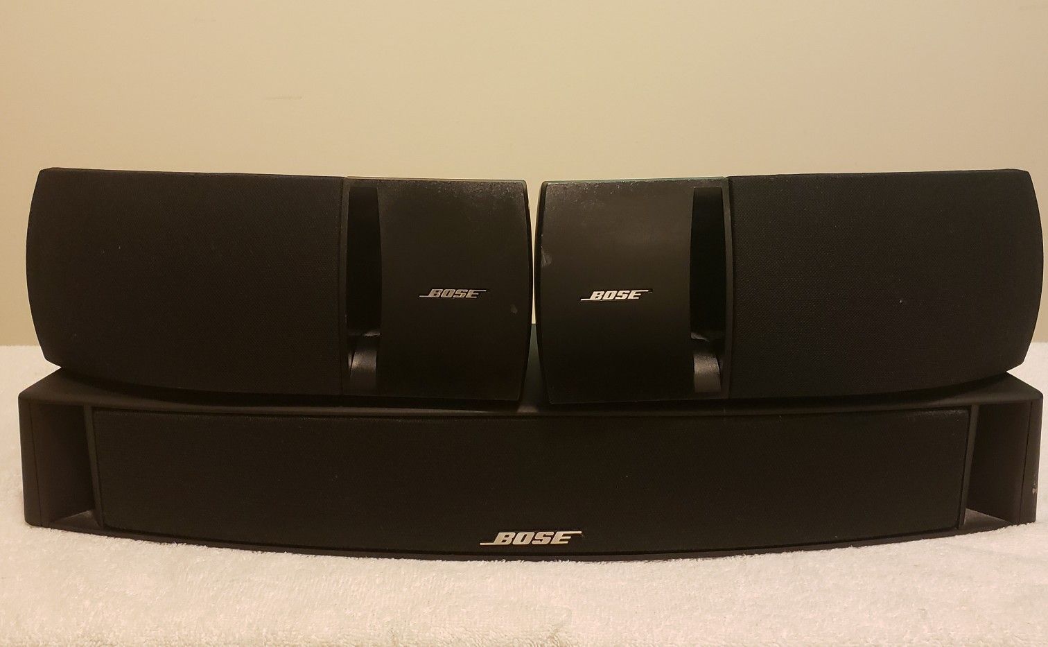 3PCS BOSE 161 MOUNTING SPEAKER SYSTEM PAIR & BOSE VCS-10 CENTER CHANNEL SPEAKER