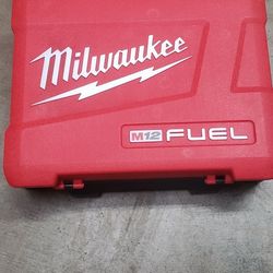 Milwaukee M12 Fuel 2402-22 Screwdriver Kit