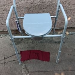 New Toilet  Commodore 