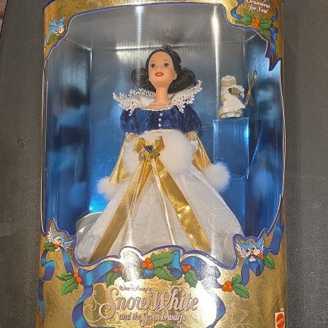 1998 Mattel Disney Snow White Holiday Doll
