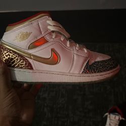 Jordan 1 Mids