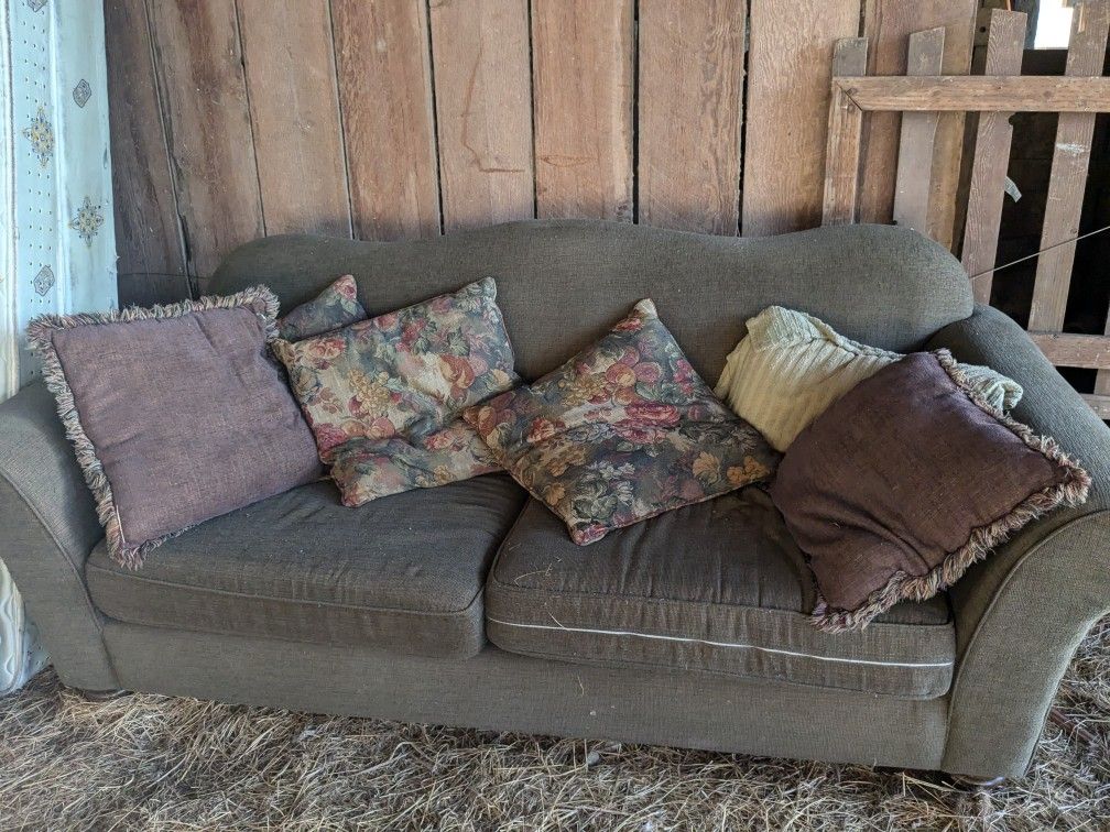 Couch! Good Condition :)