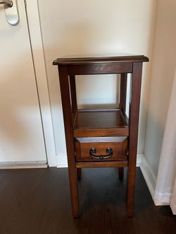 Wood End Table w/ drawer & shelf