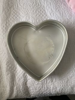 Large vintage Wilton Heart shaped cake pan - Valentine’s Day - baking pan