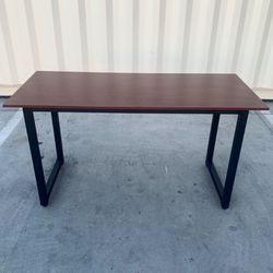 New In Box 55x24x30 Inch Tall Computer Desk Reddish Brown Tabletop And Black Steel Frame Office Furniture