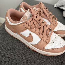 Women’s Nike Dunks Low Size 7