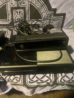 Xbox one w/ Kinect and Xbox 360 slim w/ Kinect