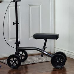 KNEE SCOOTER/WALKER. FOLDABLE,  ADJUSTABLE,  STEERABLE. GREY FRAME, RIGHT HAND BRAKE, GOOD CONDITION 