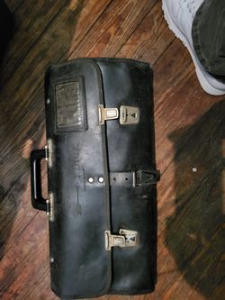 Vintage knife carrier