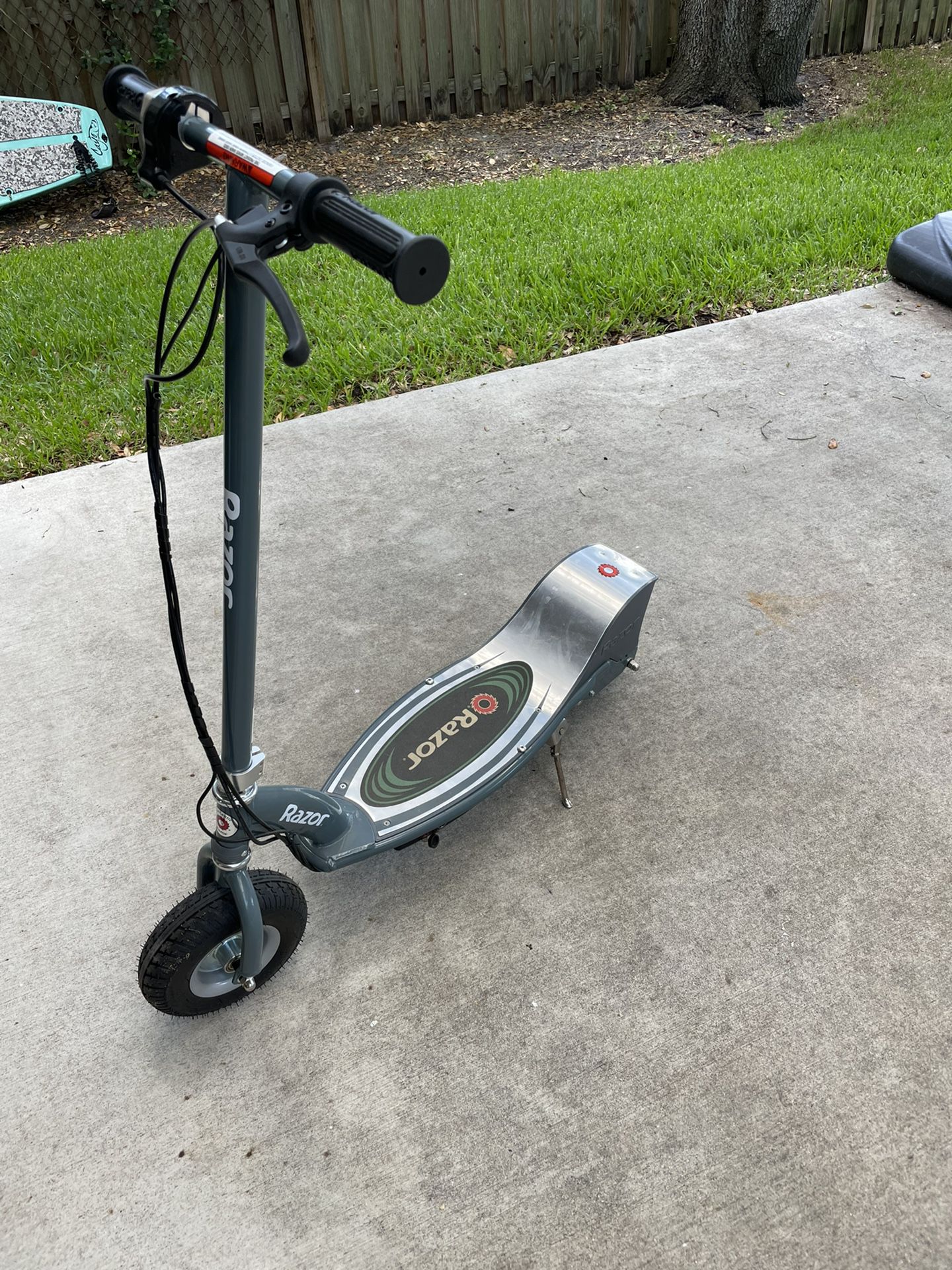 Faktisk møbel Med venlig hilsen Razor Electric Scooter E300 for Sale in Tampa, FL - OfferUp