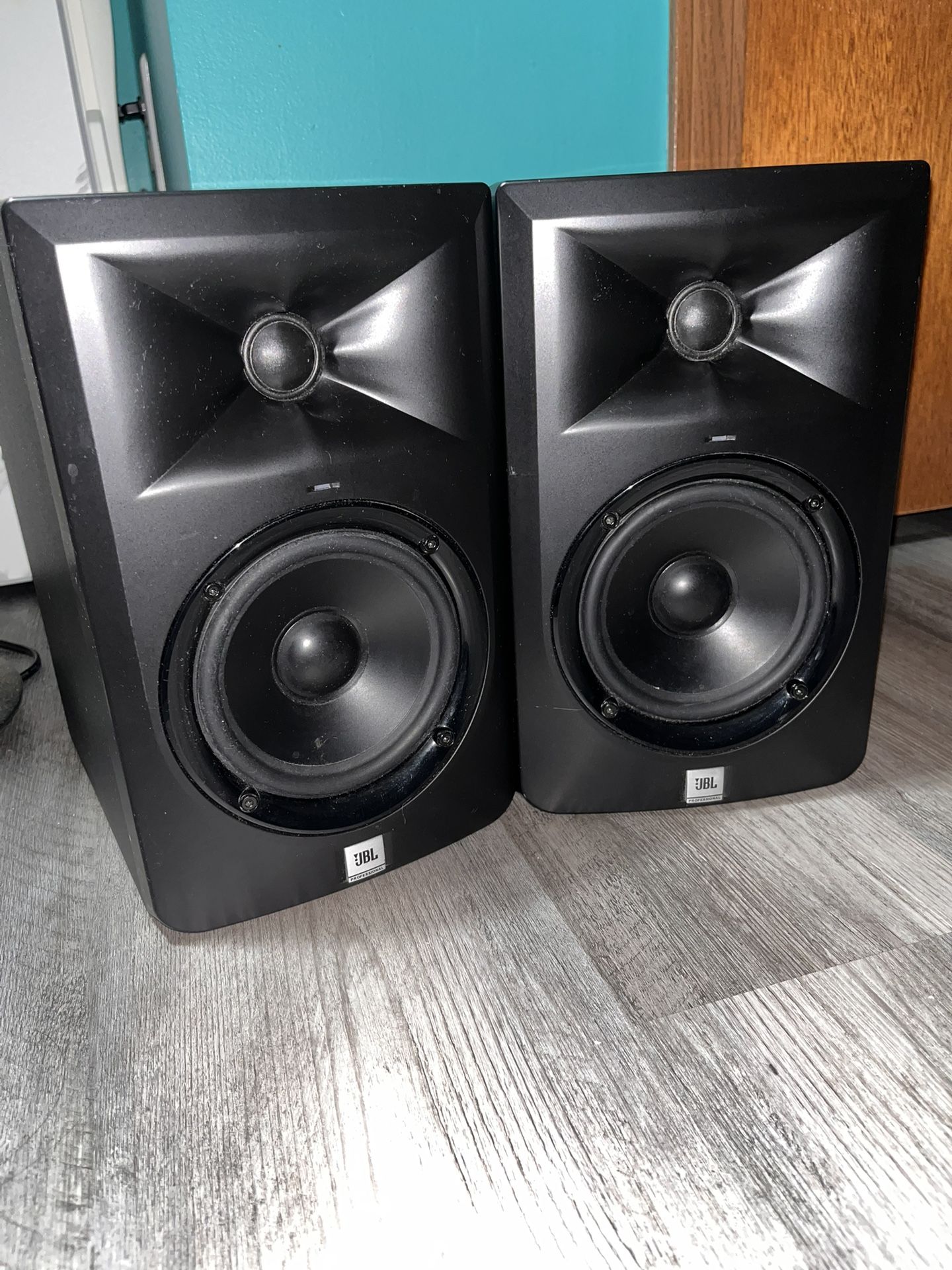 JBL Series 3 Linear Spatial Reference Powered Studio Monitor LSR305 Speakers
