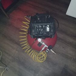 6 Gallon Air compressor $30  And Yes It Works...