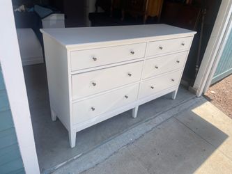 White six drawer dresser