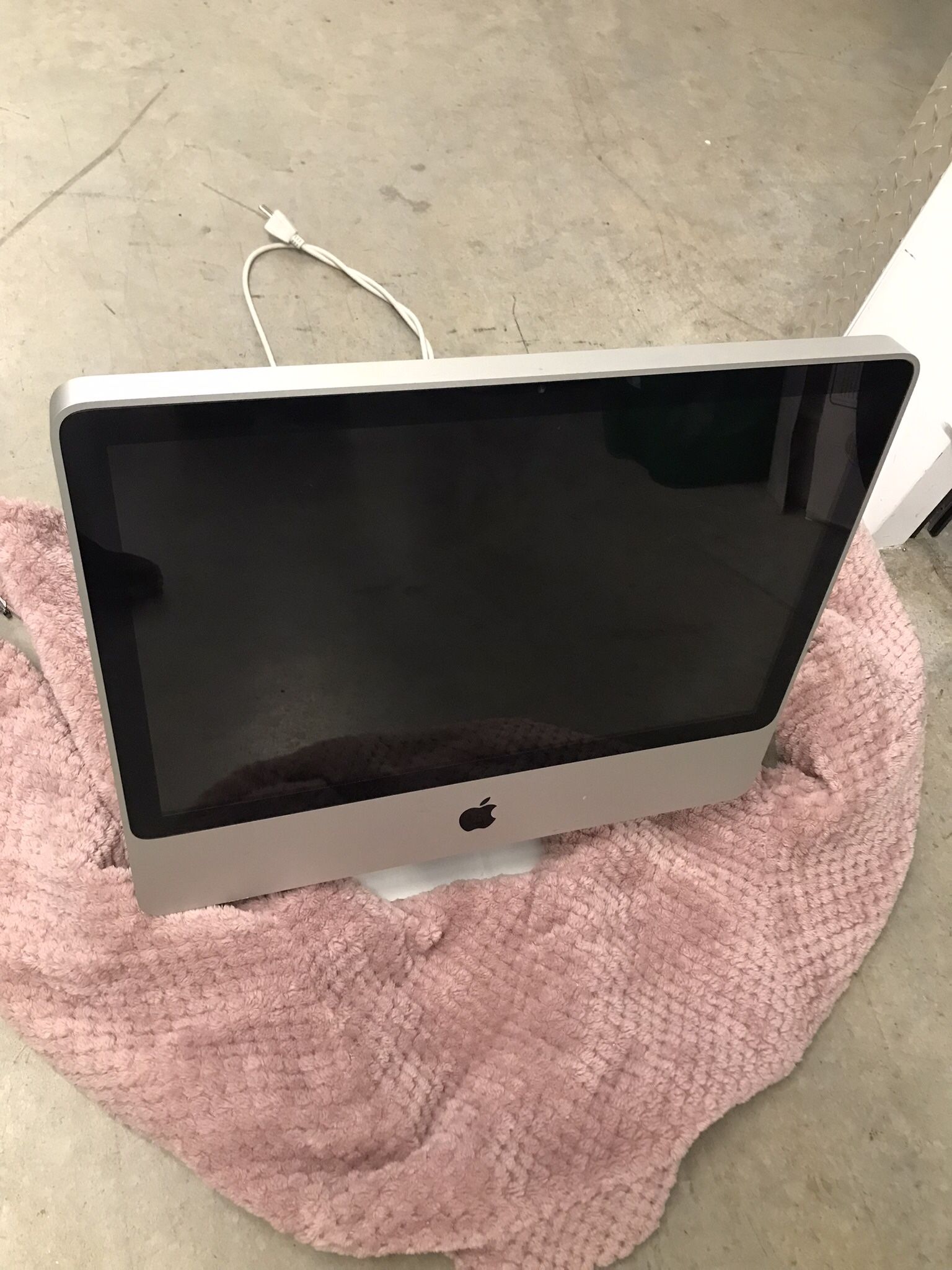Apple iMac A1224 2.6) ghz 4GB