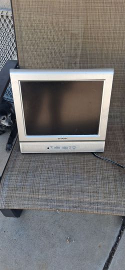 Rare VTG Sharp 13" square LC13AV1U portable LCD TV to watch or for retro gaming