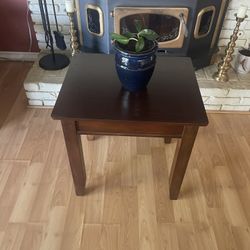 End Table Good Condition 