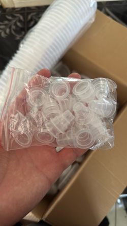 Disposable spray gun cups