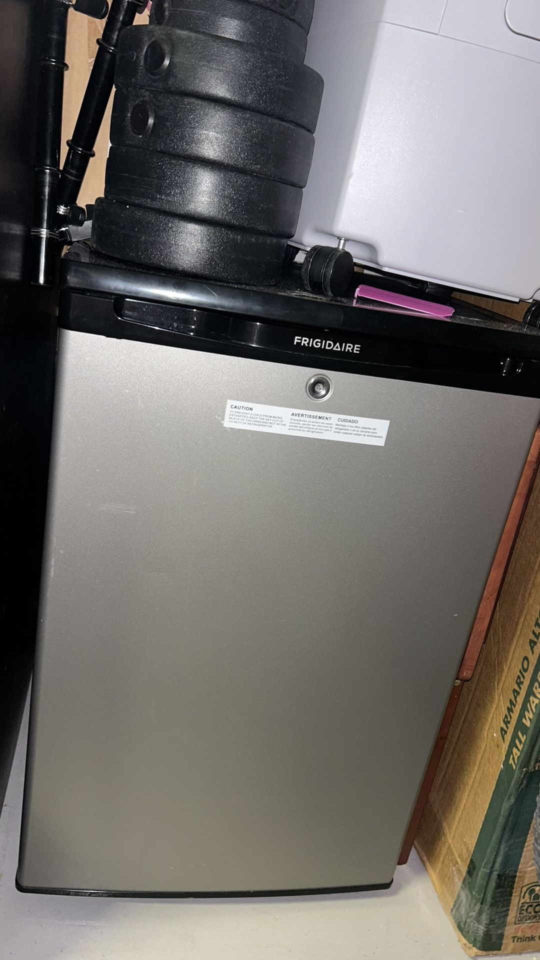 FRIGIDAIRE MINI REFRIGERATOR