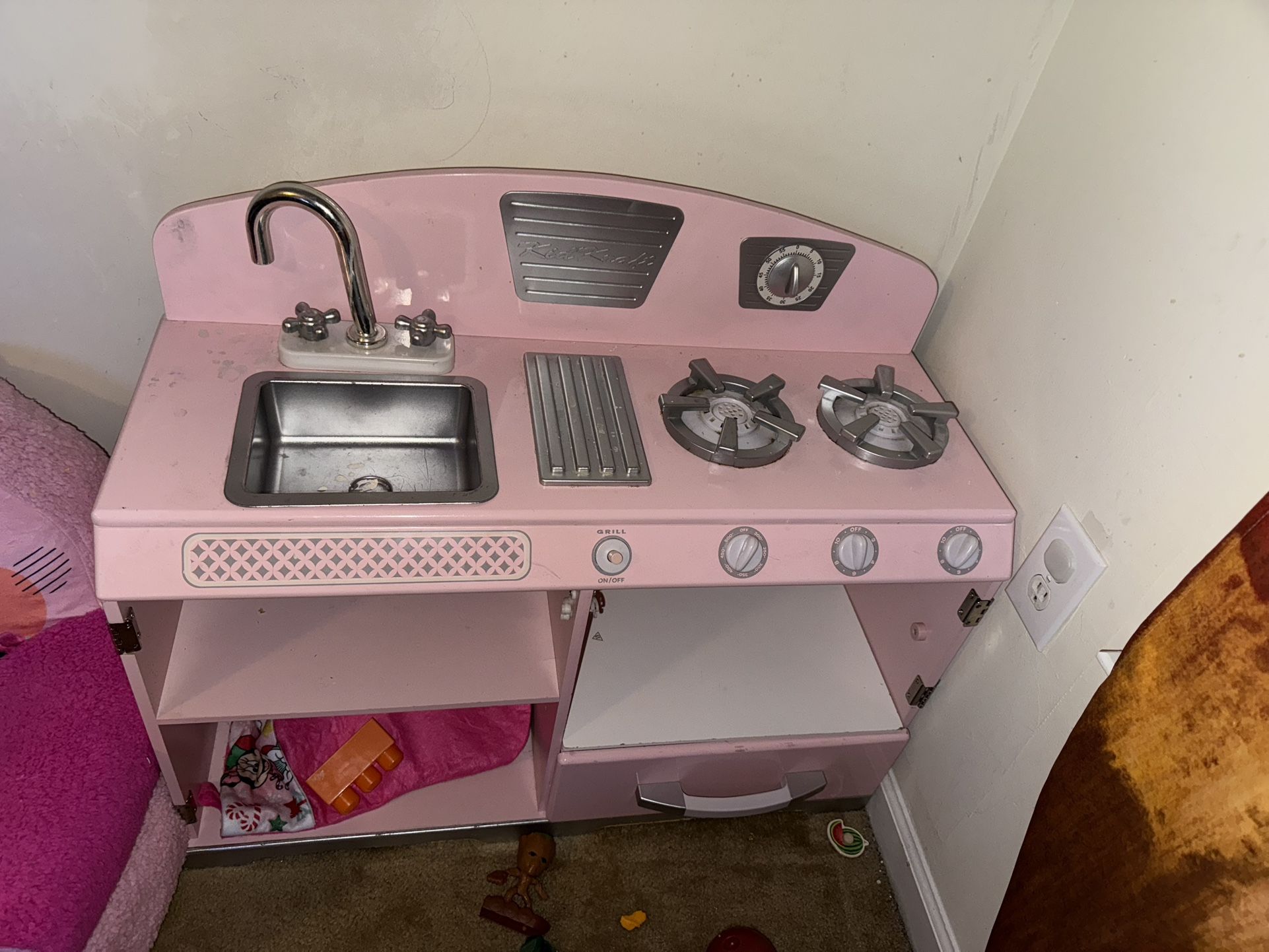Toddler Girl Kitchen