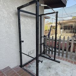 Lifting cage for weight training