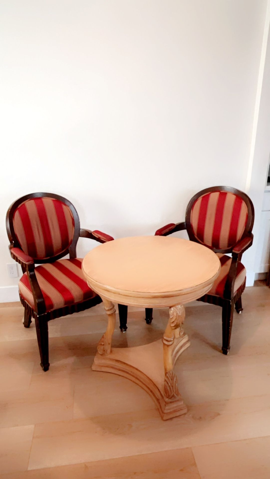 ✨ Breakfast Nook Set – Table + 2 Chairs by– $75 OBO ✨
