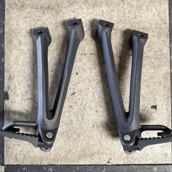 Suzuki GSXR Footrests/Footpegs Pair