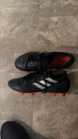 Soccer shoes 8.5