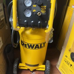 DEWALT 15 Gal. Portable Electric Air Compressor