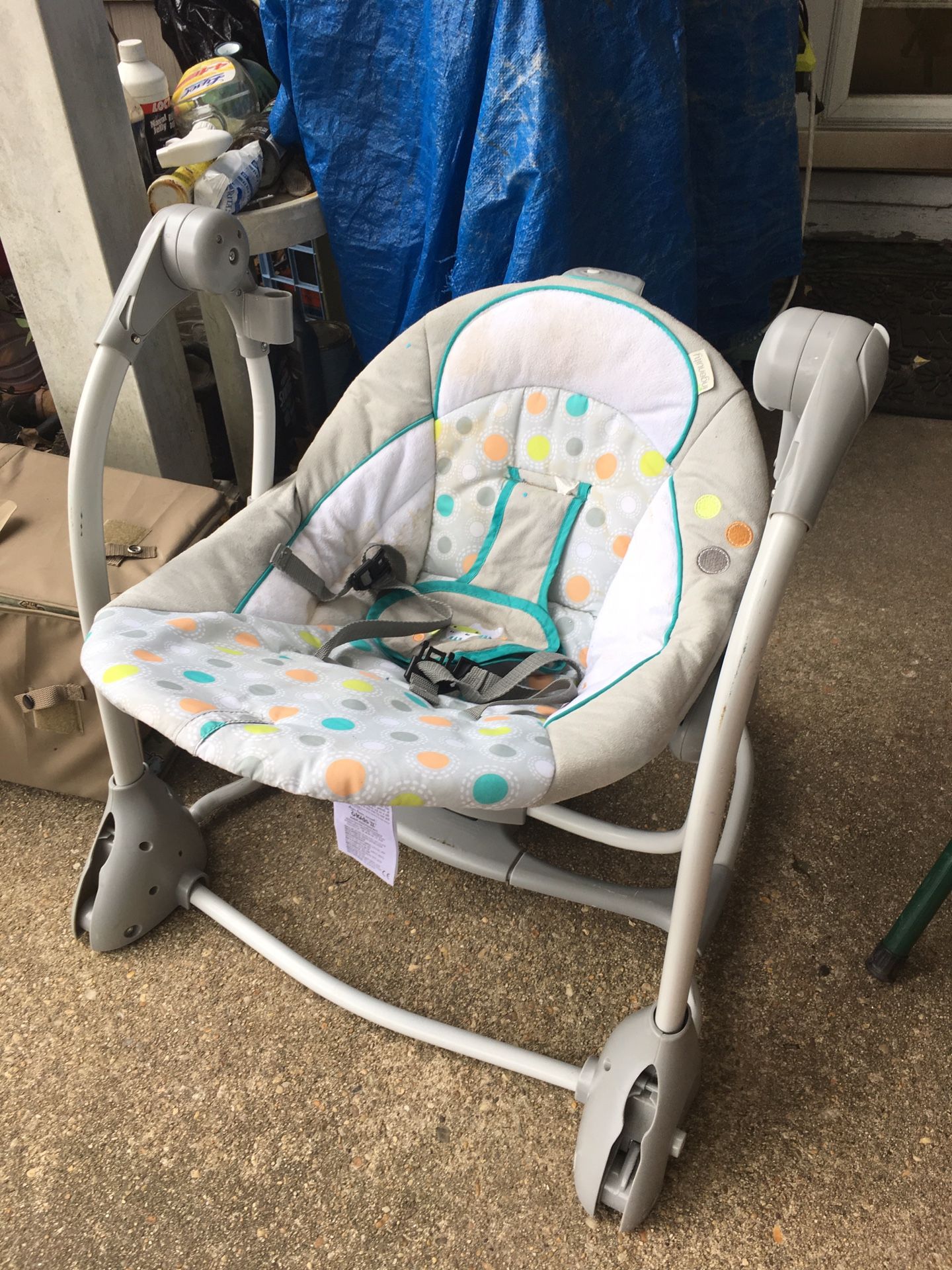 Nice fold singing baby swing only 25 Firm