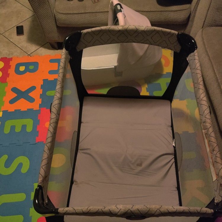 Pack 'N Play Baby Playpen