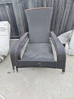 2 Wicker Android chairs and lounge chair