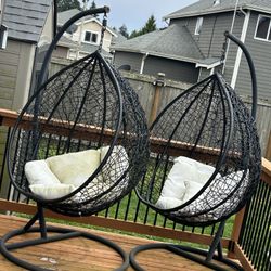 2 Extra large POD Chairs 