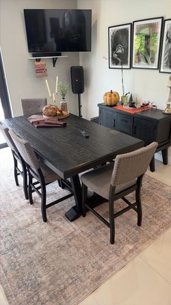 Dining table set
