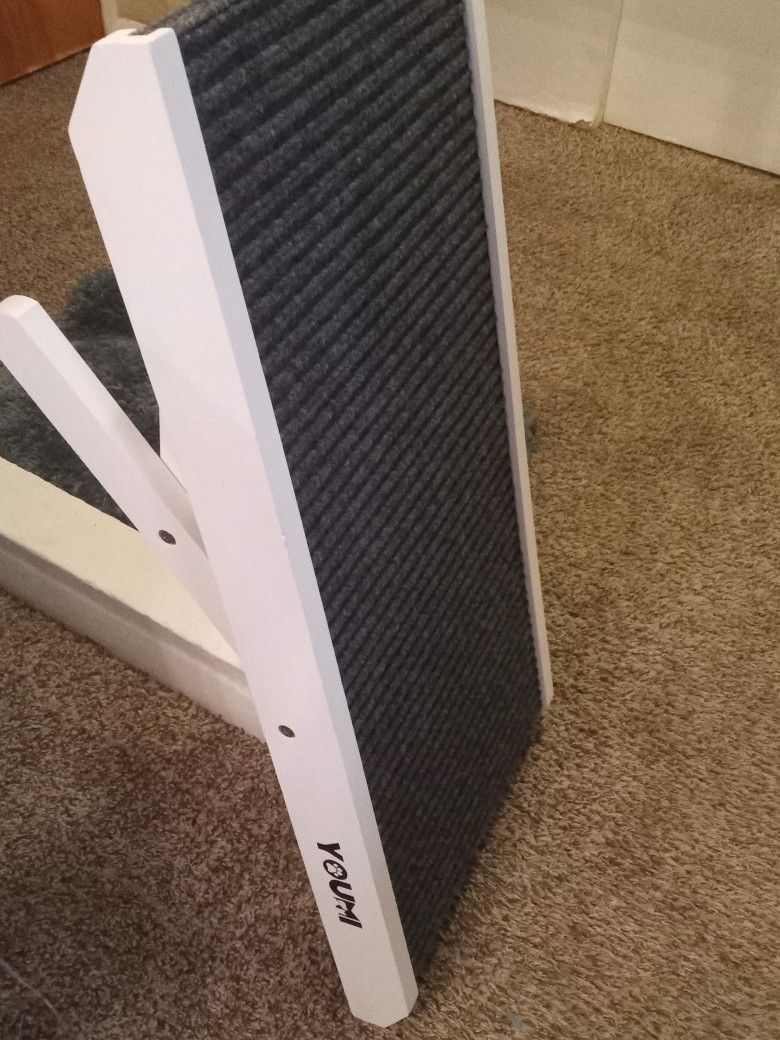 Youmi Dog Ramp (Carpet is gray/wood is white)