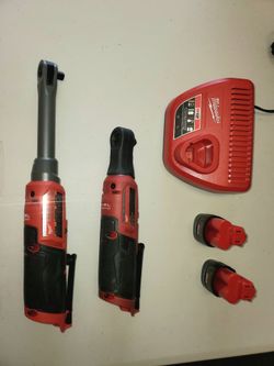 Milwaukee M12 FUEL 3/8 in. Extended Reach Cordless Ratchet KIT & 3/8 in. Ratchet