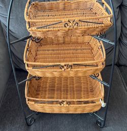 Princess House 3 tierd baskets with stand