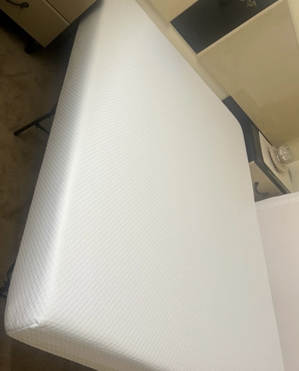 Queen Size 8” Mattress Pressure Relief Cooling Gel Memory Foam Medium Firm View Photos For Details Pickup Gaithersburg Md20877 Never Used Moving Out