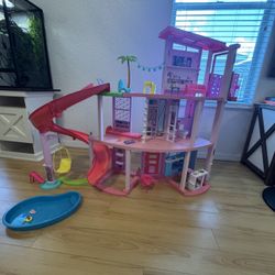 Barbie Dream House 