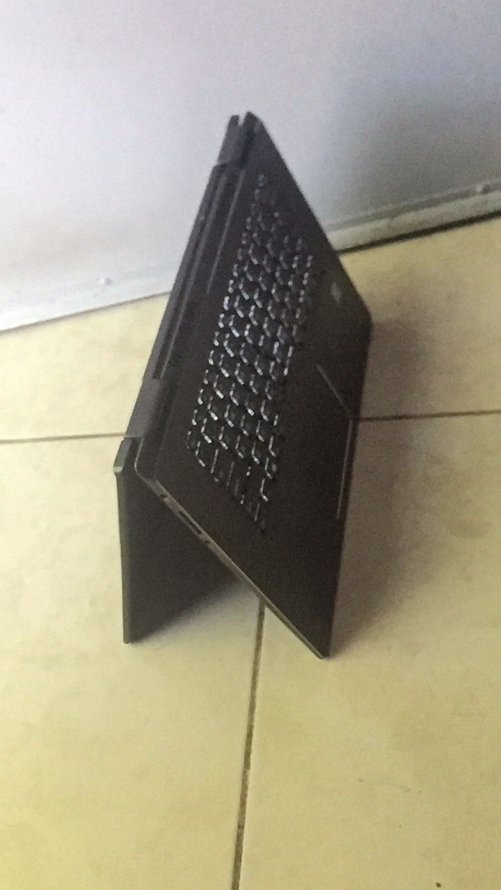 15.6” Lenovo Yoga 2-1 Touchscreen i5 Processor 128gb SSD 8gb Ram Come With Charger Light up Keyboard Window 10 good Condition