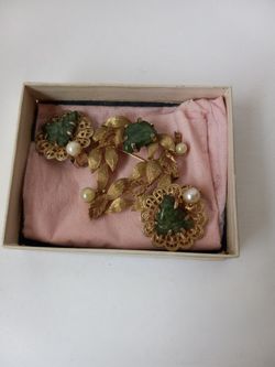 Gold LEAF BROOCH WITH CLIP ON EARINGS