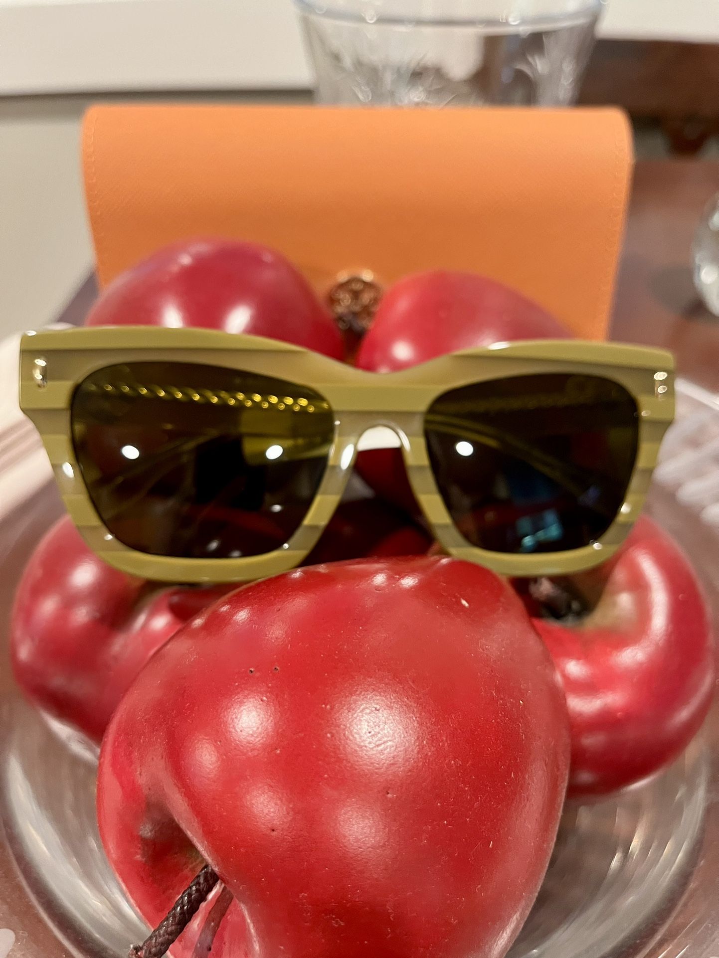 New Never Worn-Tory Burch Sunglasses