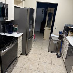 6 piece kitchen appliances plus washer & dryer