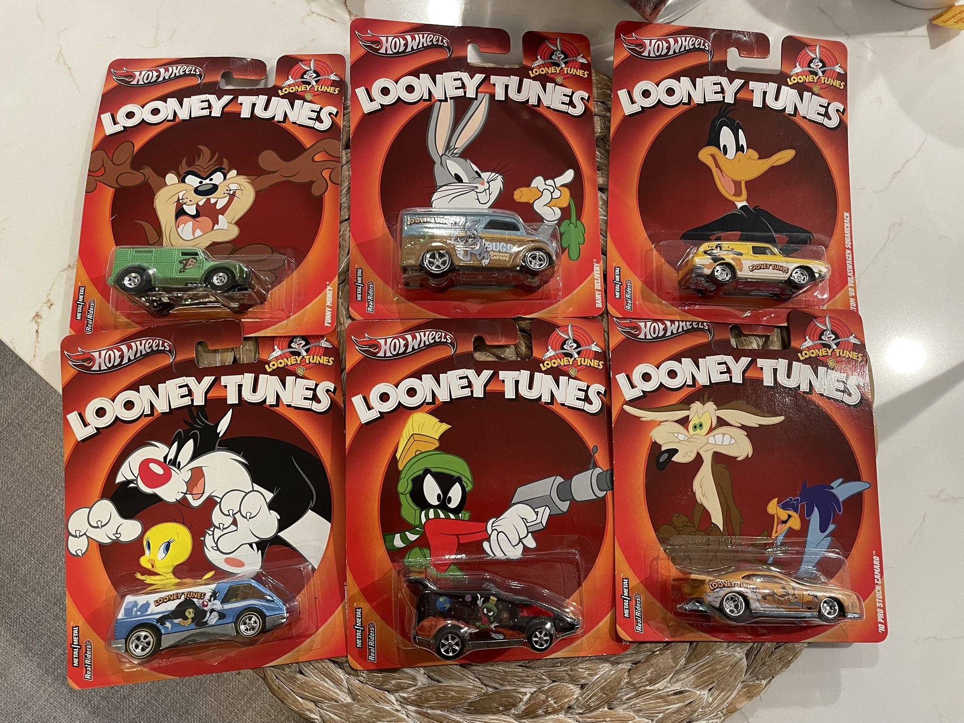 Hot Wheels 2012 Pop Culture Looney Tunes Complete Set of 6 Real Riders NEW