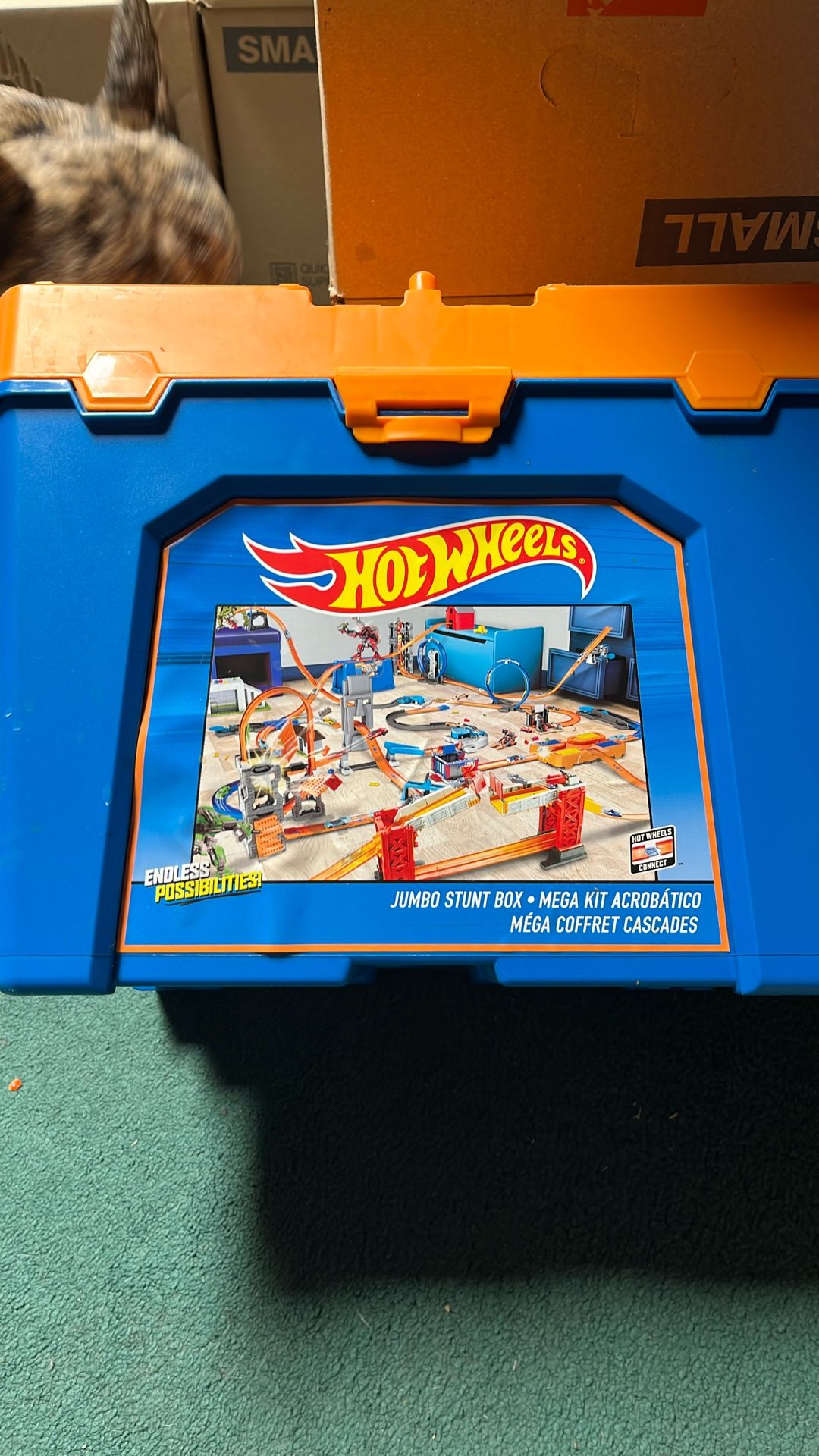 Jumbo stunt box hot wheels with extra track