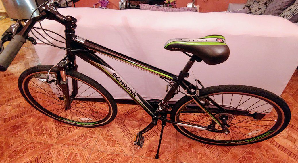 Schwinn hybrid mountain bike