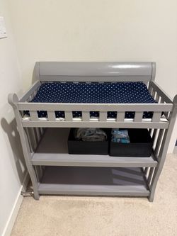 Baby changing table by Delta